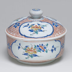 色絵柿右衛門様式三方花文蓋物